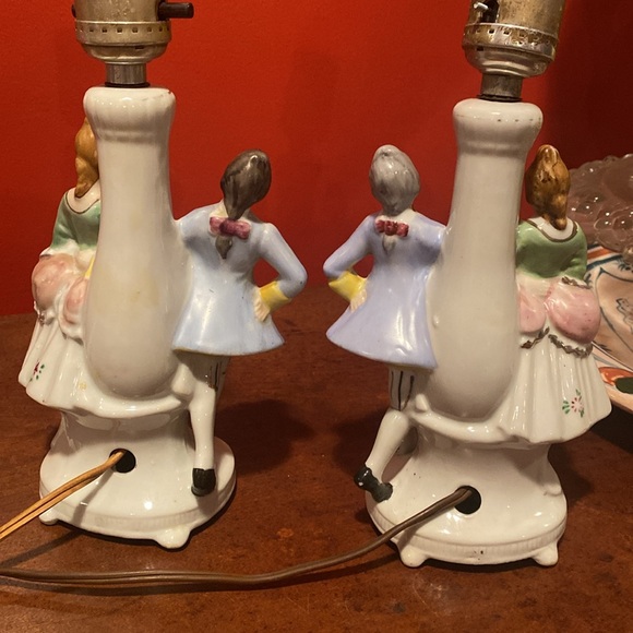 Vintage 40’s-50’s Boudoir lamps, porcelain Victorian figures made in Japan. - Picture 9 of 17
